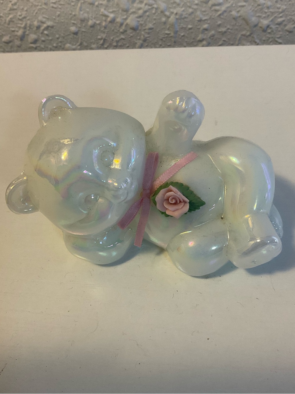 Fenton Burmese White Opalescent Bear Flower Leaf